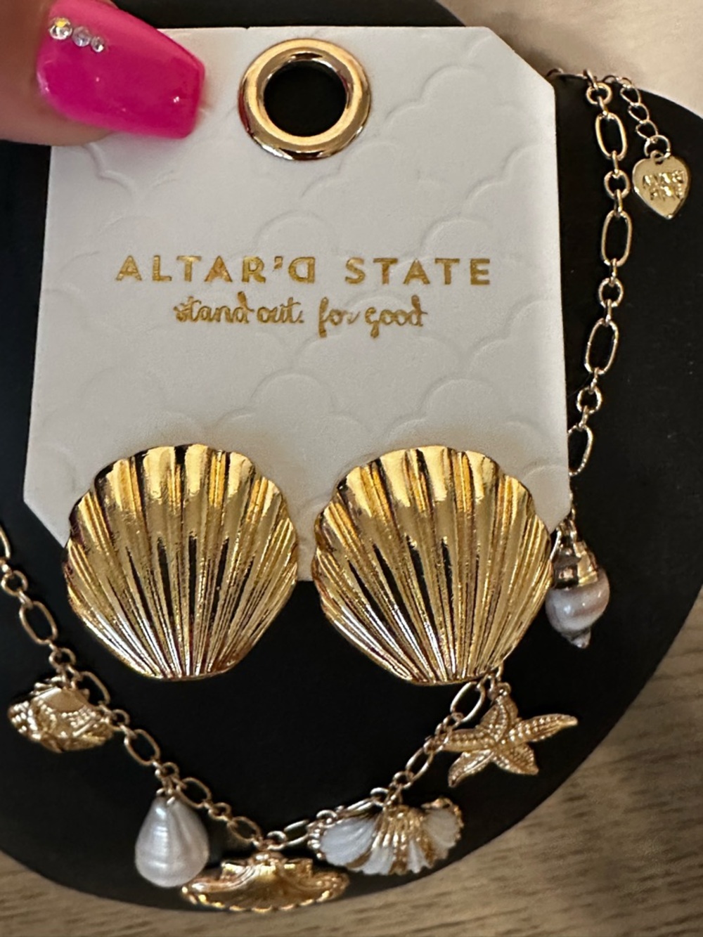 Altar'd State Gold Shell & Starfish Charm Necklace & Earring Set - Picture 4 of 8